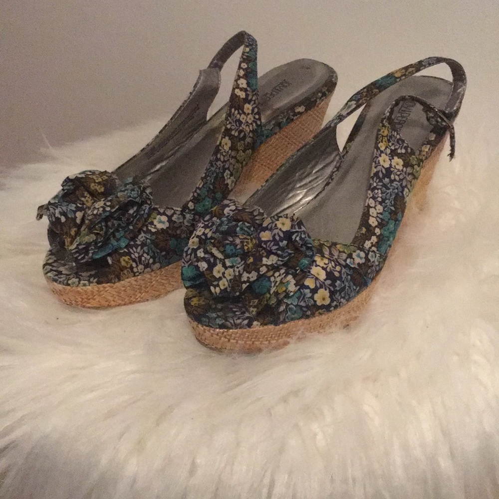 Gorgeous Floral Wedges:)) - Picture 1 of 2